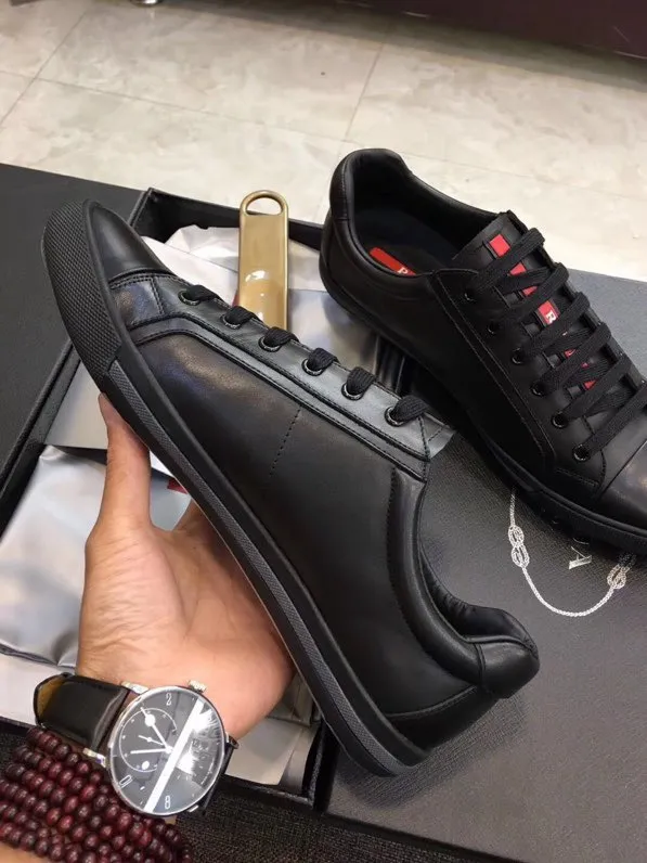 Factory price: 400💰Prada spring and summer men's genuine leather sports shoes, the highest version on the market, any comparison is welcome🆚! The original leather has excellent texture and is super high-end! Fetal sheep lining imported from Italy, removable pad! Luxurious materials and fine workmanship, highly recommended! Code number: 38-44, customized 45